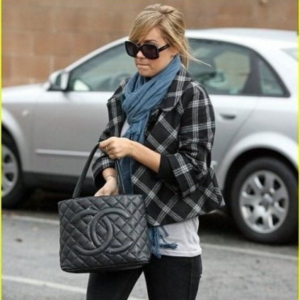 CHANEL Black Vintage CC Logo Caviar Leather Quilted Medallion Tote Bag - Picture 15 of 16